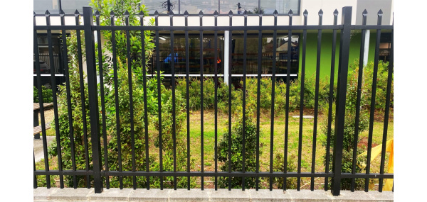 black-powder-steel-fencing-post